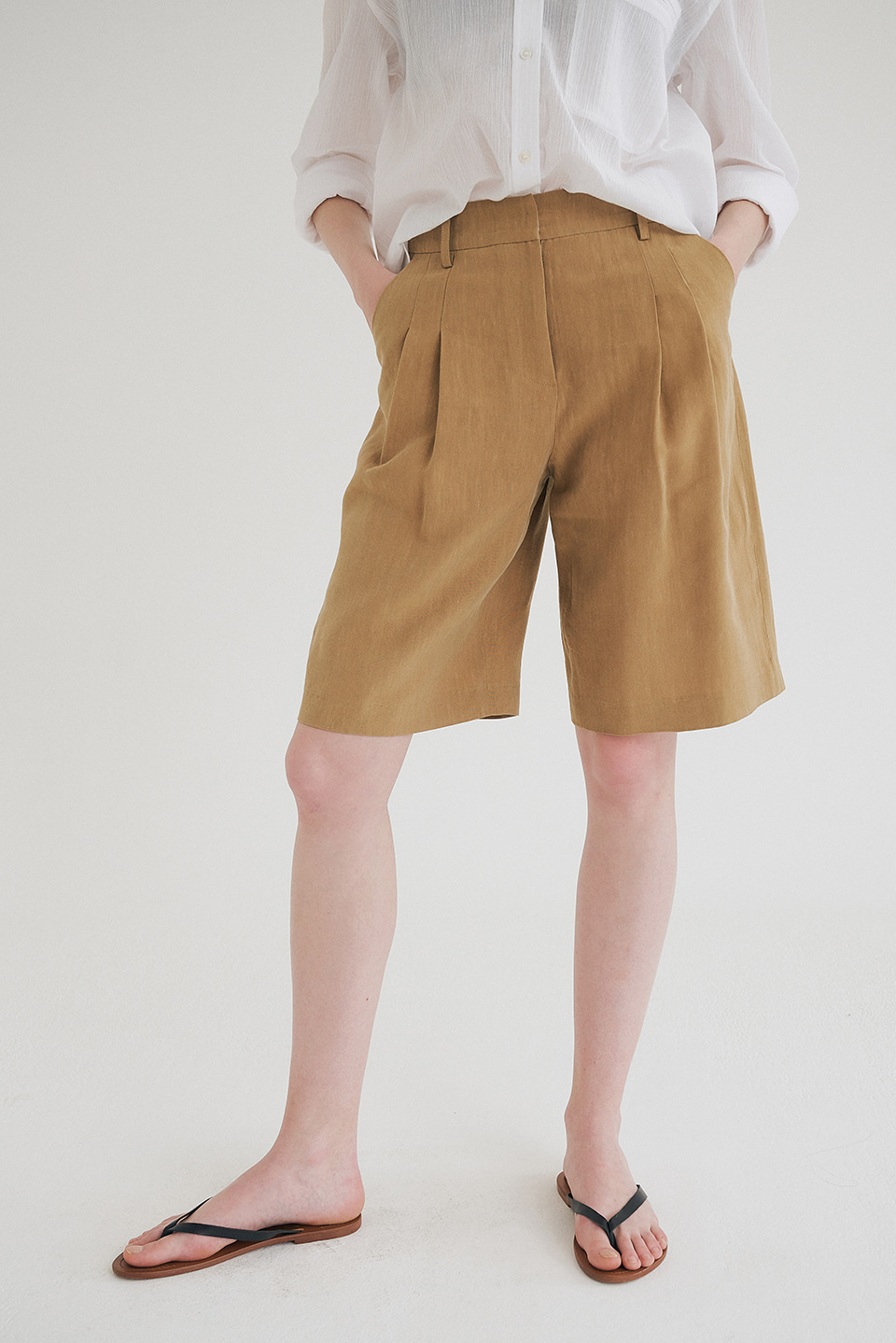 linen bermuda pants (beige)