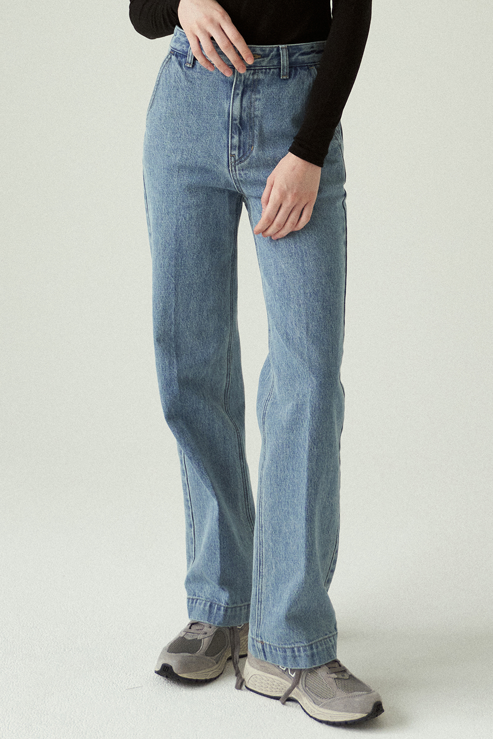 boot cut jeans (light blue)