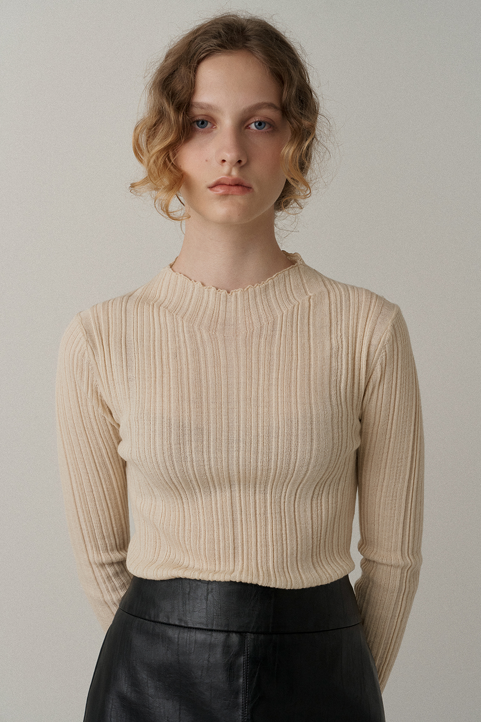 wool blend ribbed pullover (light beige)