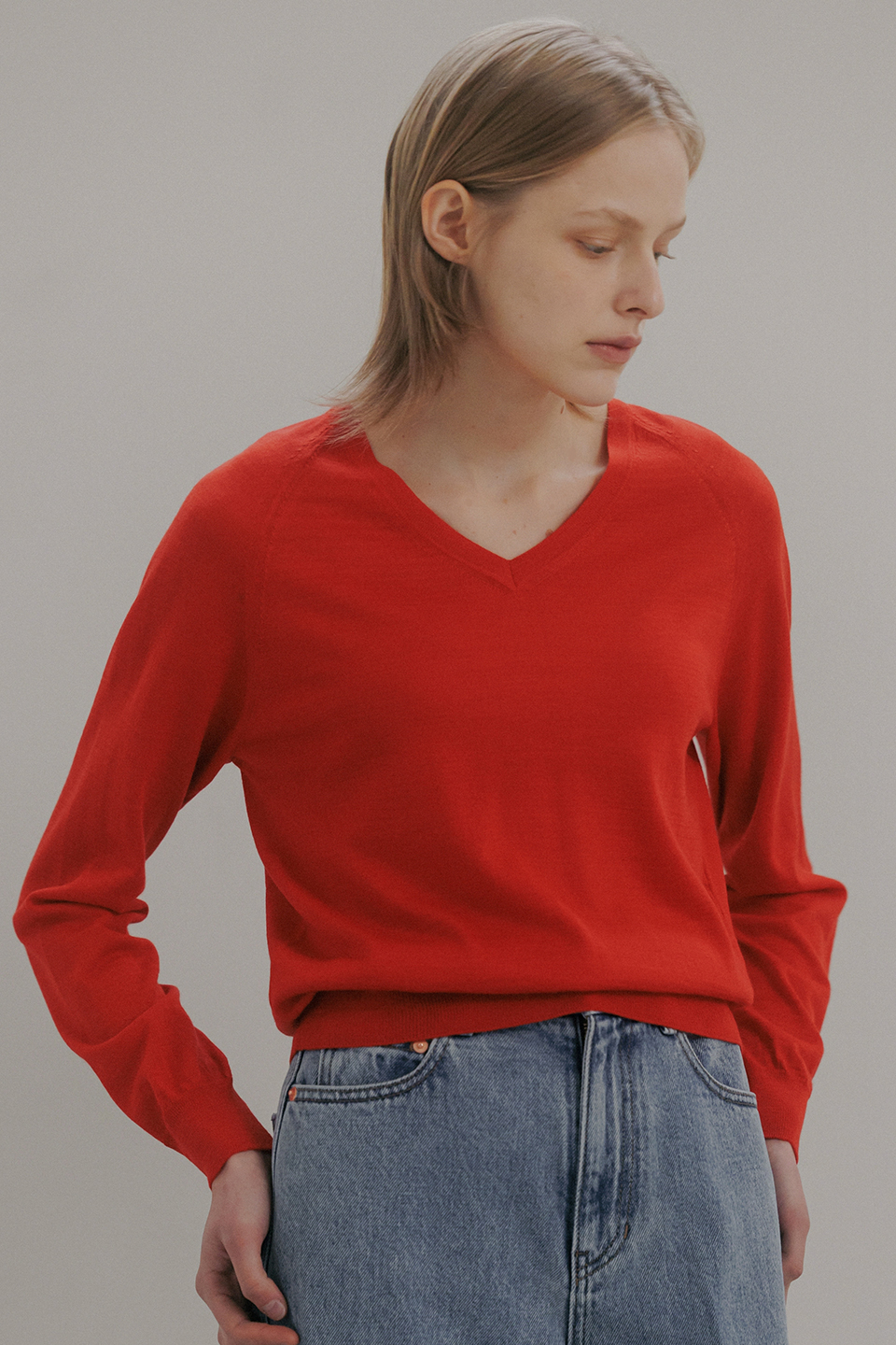 v-neck pullover (red)