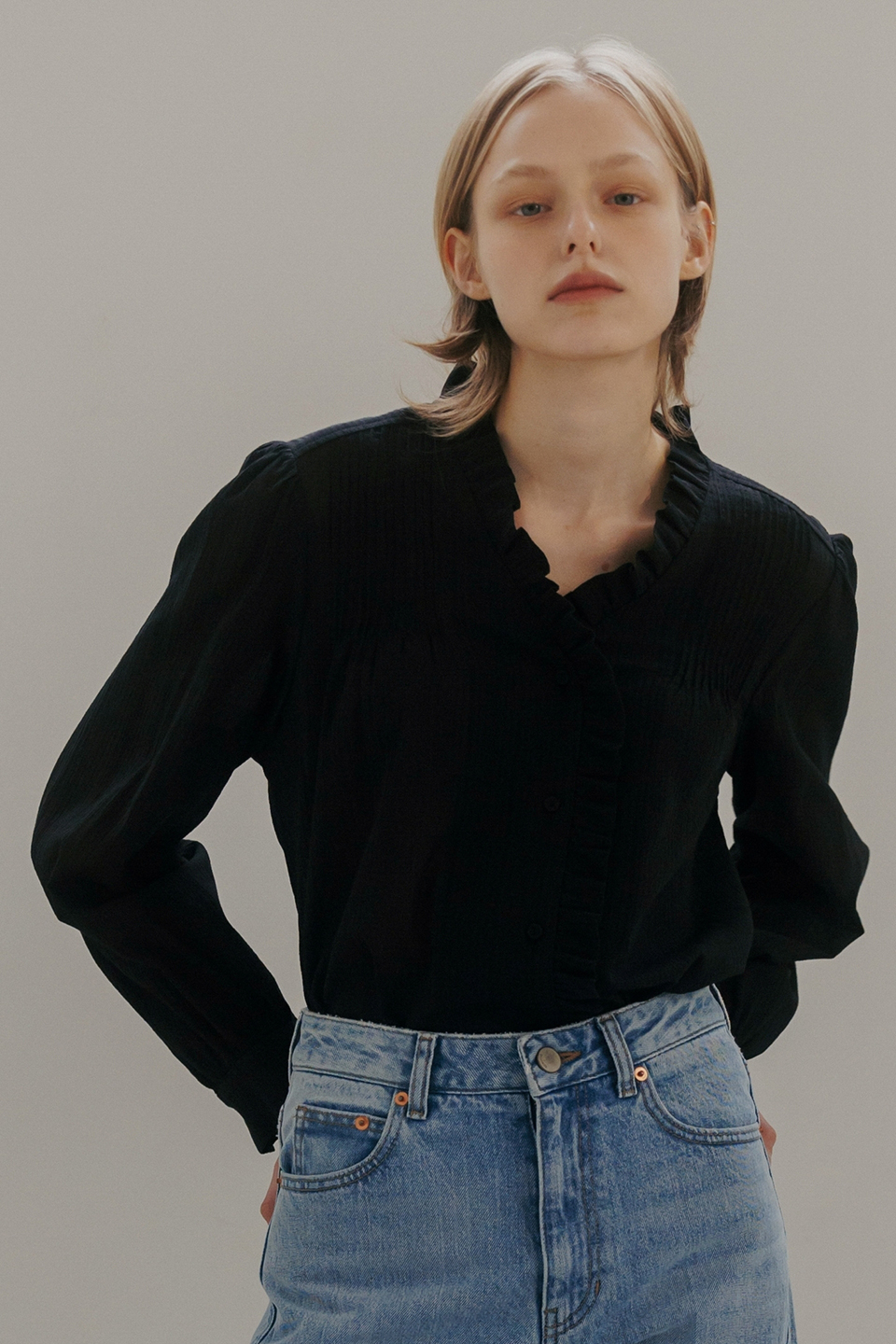 spring cotton pin-tuck blouse (black)